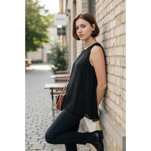 Banana Republic Black Sleeveless Pleated Hem Top Women's Size L